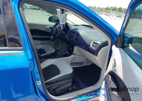 2018 Jeep Compass Latitude Fwd из США, поврежденный, VIN 3C4NJCBB4JT194846